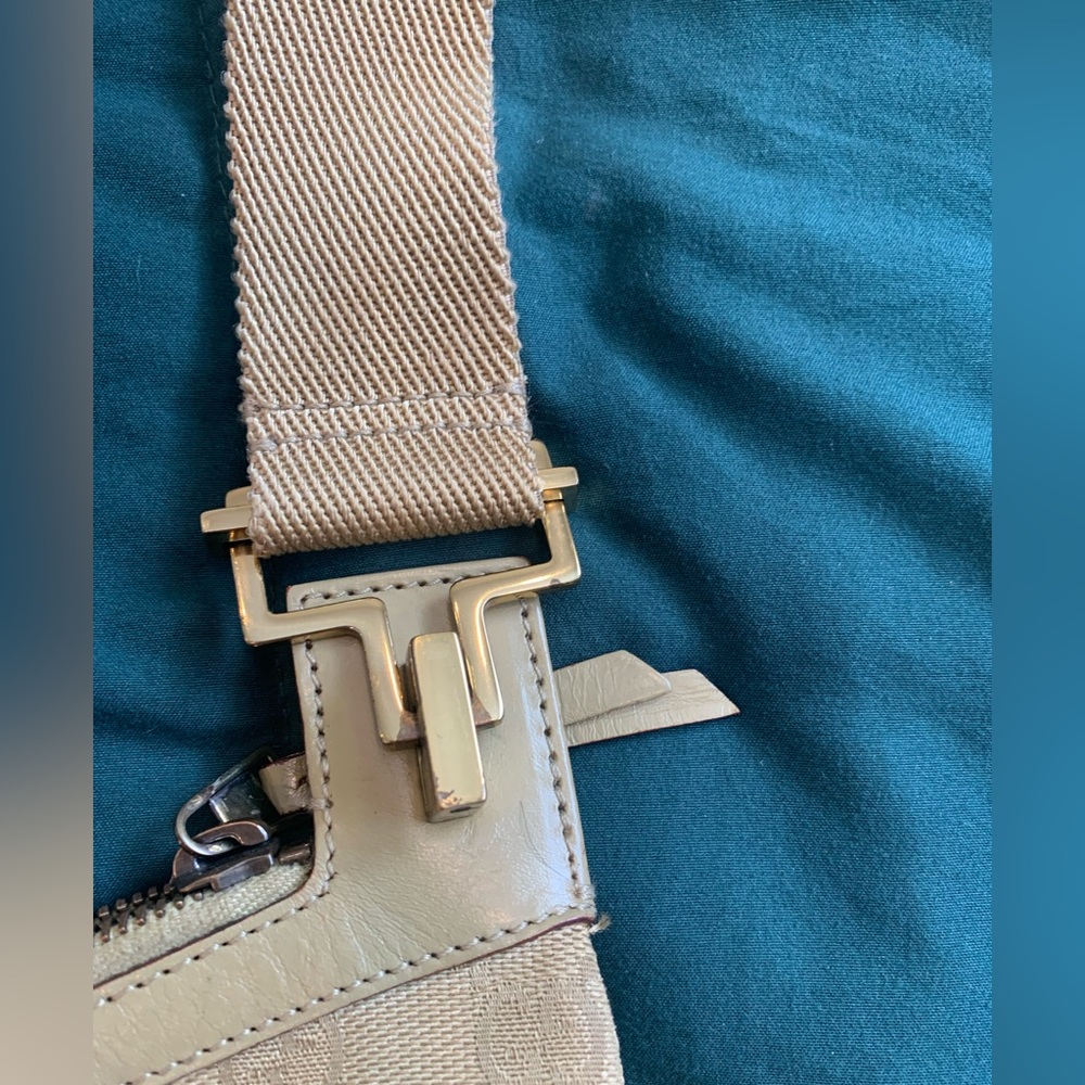 EUC Gucci canvas crossbody bag - Picture 4 of 13